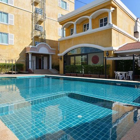 Oyo 109 Ozone Prime Pattaya Hotel Bagian luar foto
