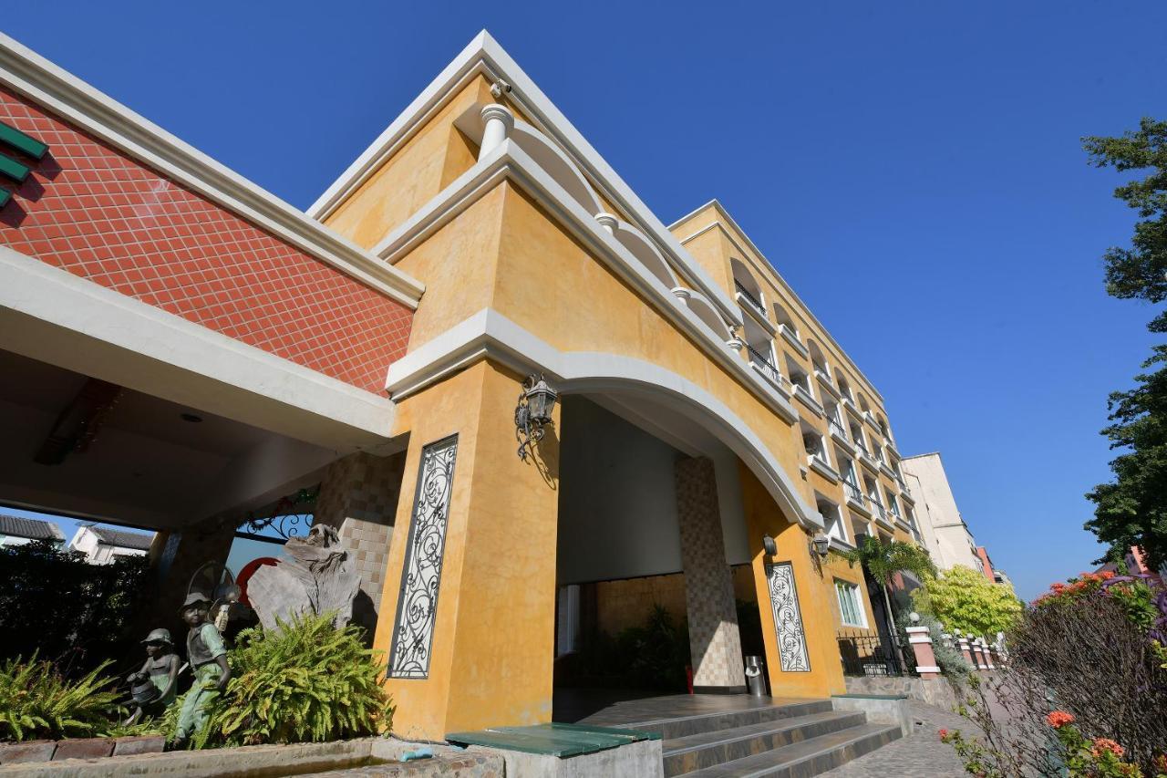 Oyo 109 Ozone Prime Pattaya Hotel Bagian luar foto